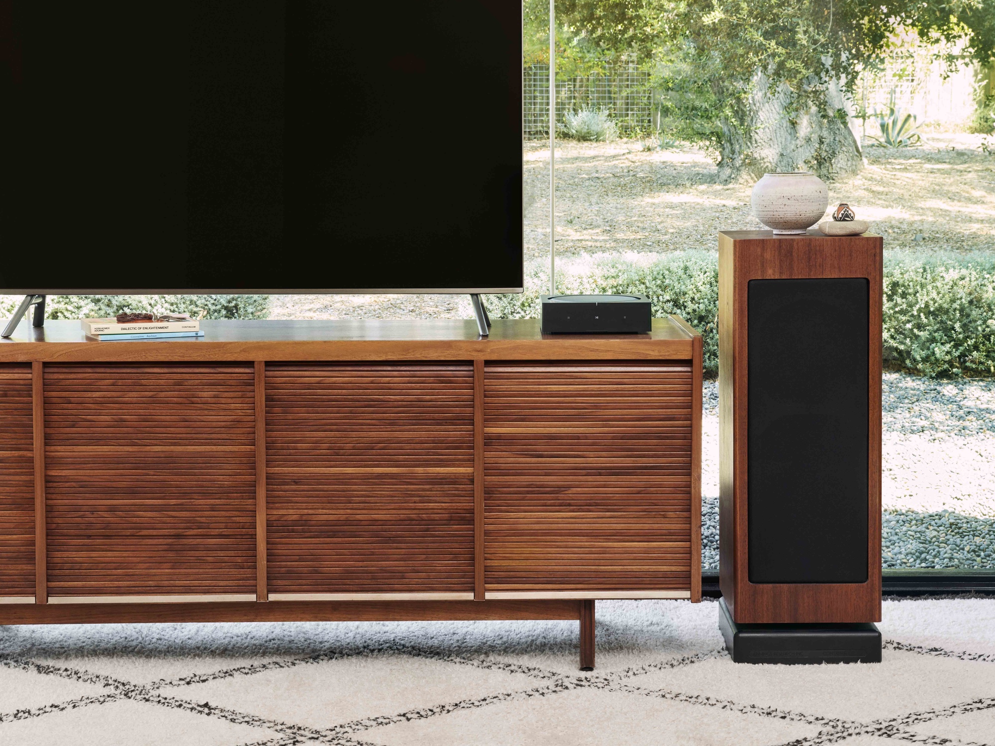 Sonos Amp with TV sonos_amp_floorstand_speakers