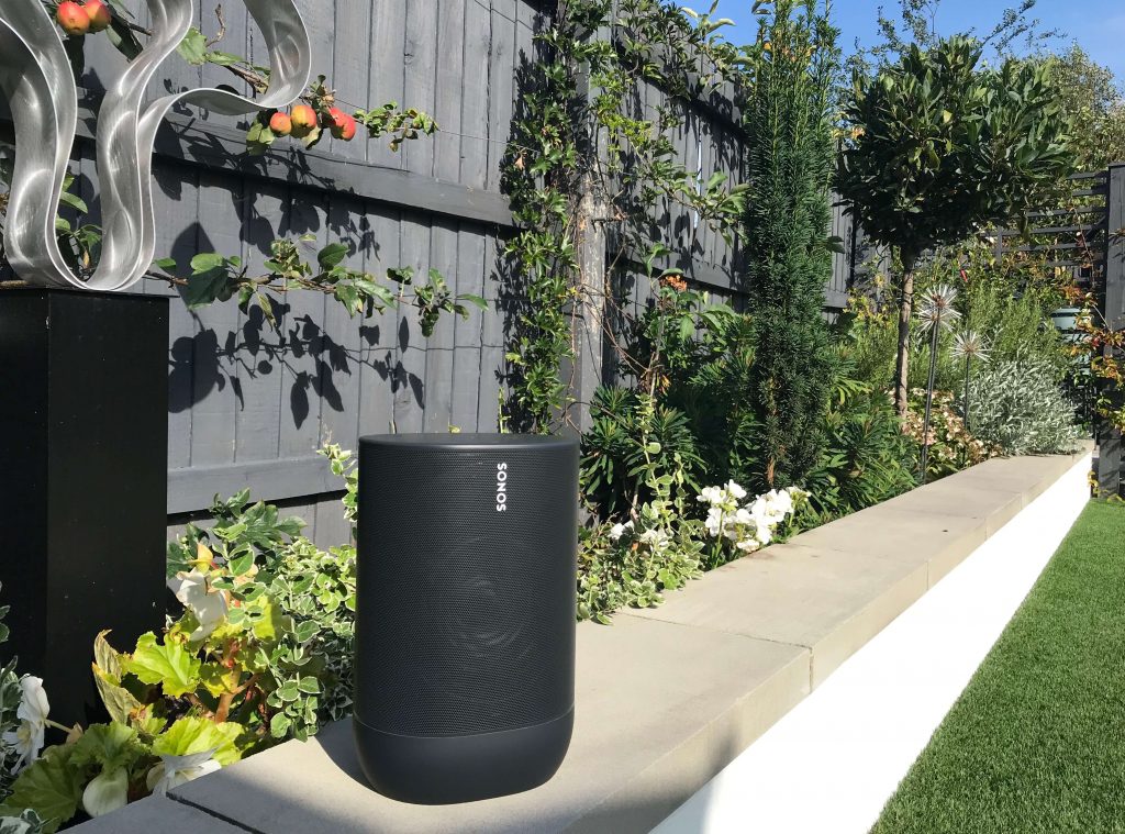 Sonos-Move-Outdoors-Lifestyle sonos-move-internals