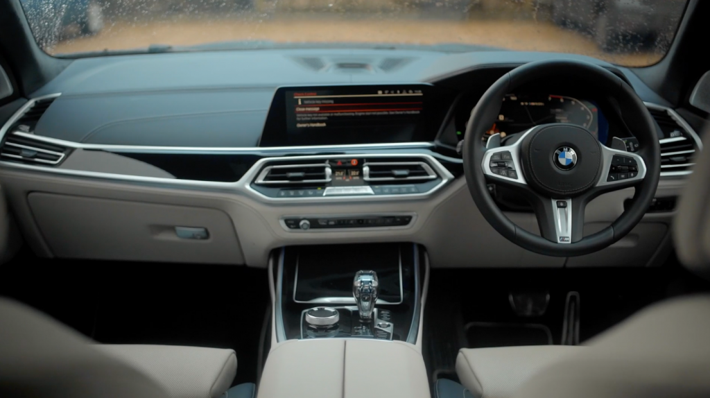 BMW-X7-Internals