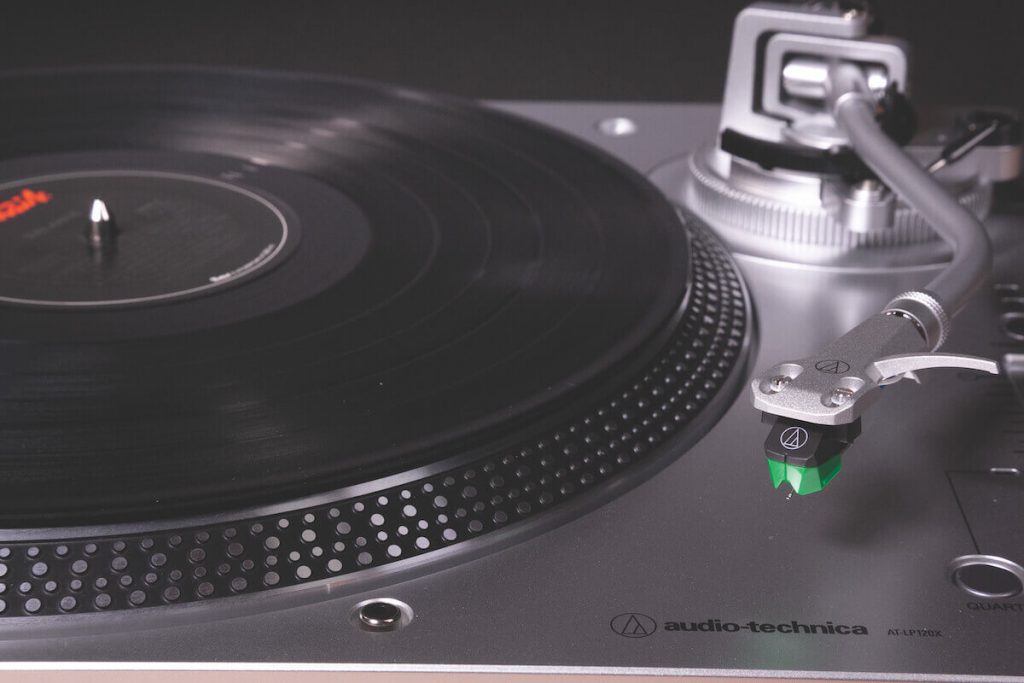 Audio-Technica-AT-LP120XUSB-Silver-Platter