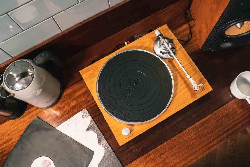 Audio-Technica-AT-LPW30TK-Turntable