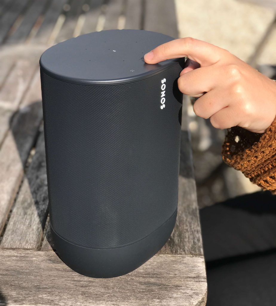 Sonos-Move-Outdoor-Speaker-Lifestyle Sonos Move