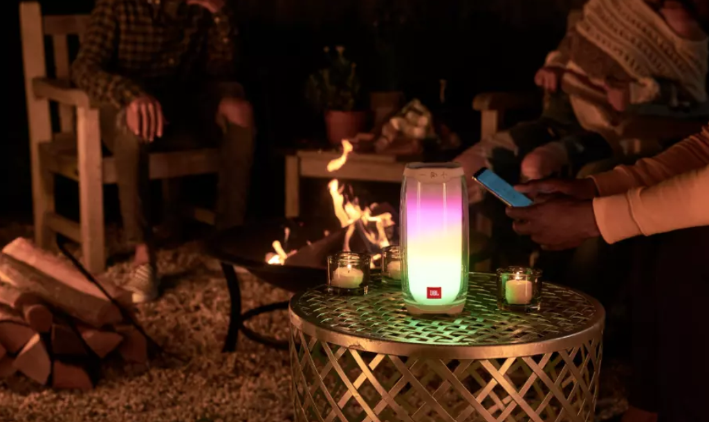 JBL Pulse 4 Lifestyle image