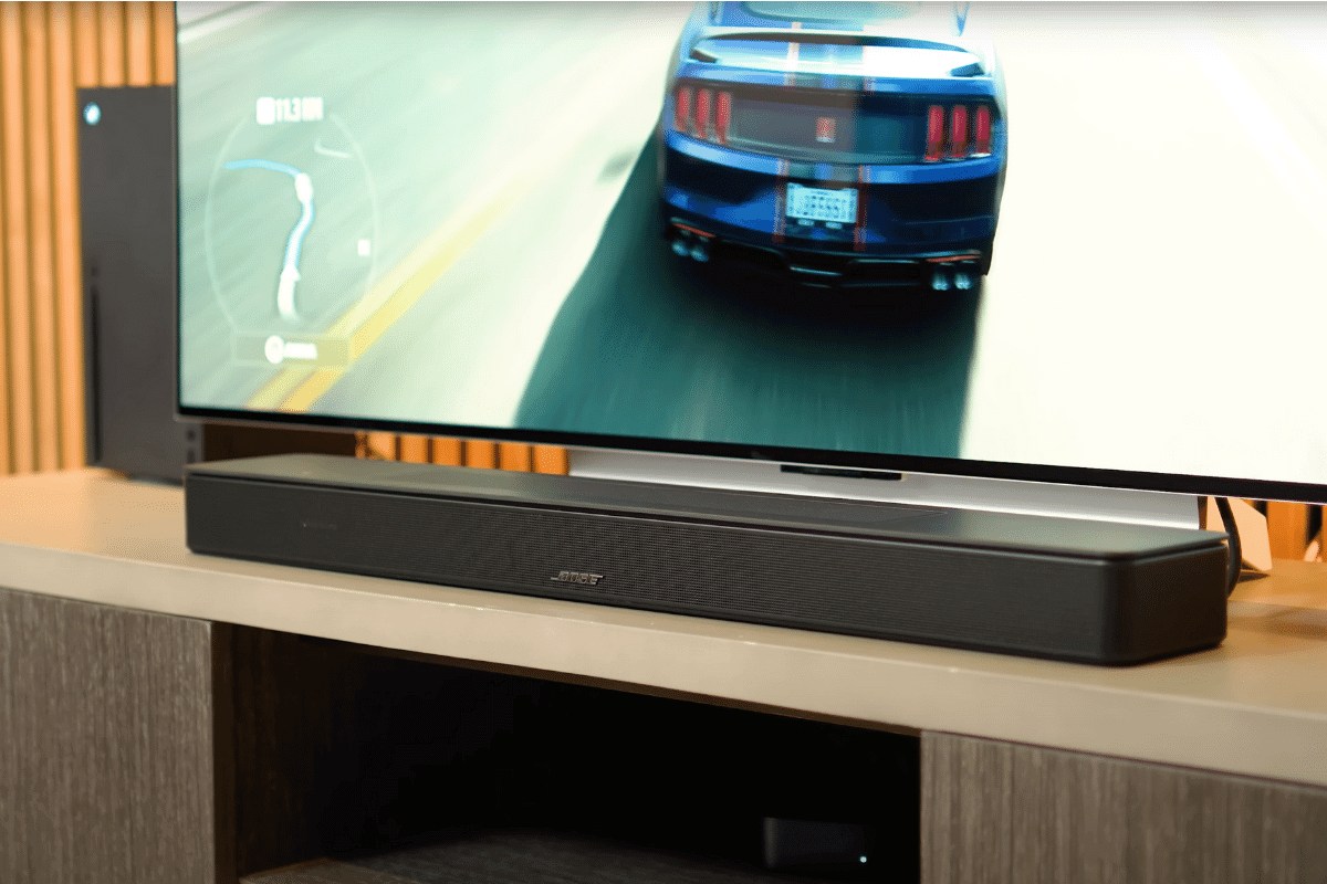 Bose-600-Soundbar-Lifestyle-Black