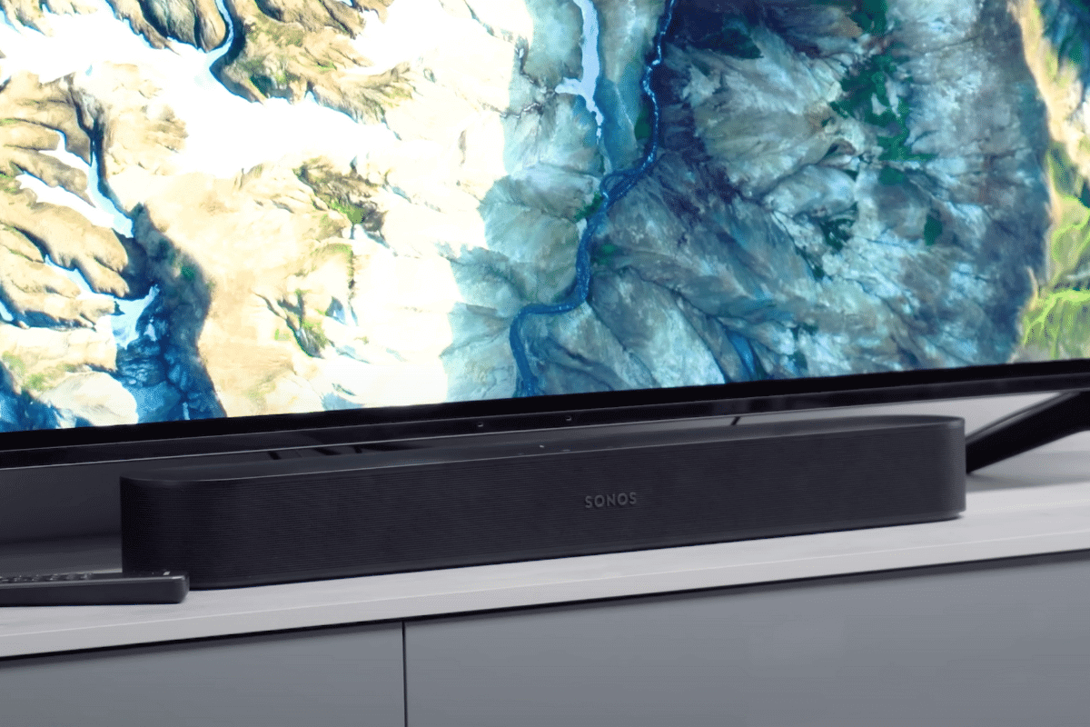 Sonos-Beam-Gen-2-Dolby-Atmos-Soundbar-lifestyle-Black