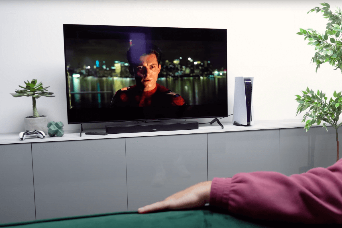 Bose-600-Dolby-Atmos-Soundbar-Black-Lounge-Lifestyle