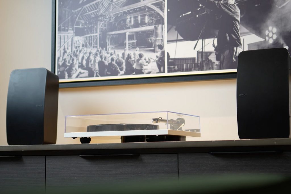 Sonos Five stereo pair with Turntable