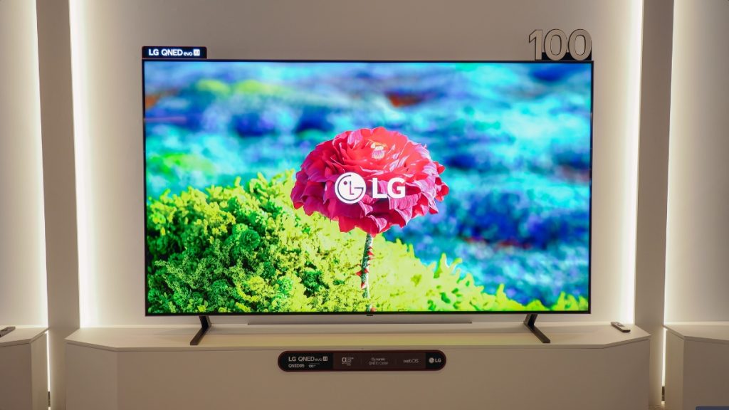 LG QNED85 at CES