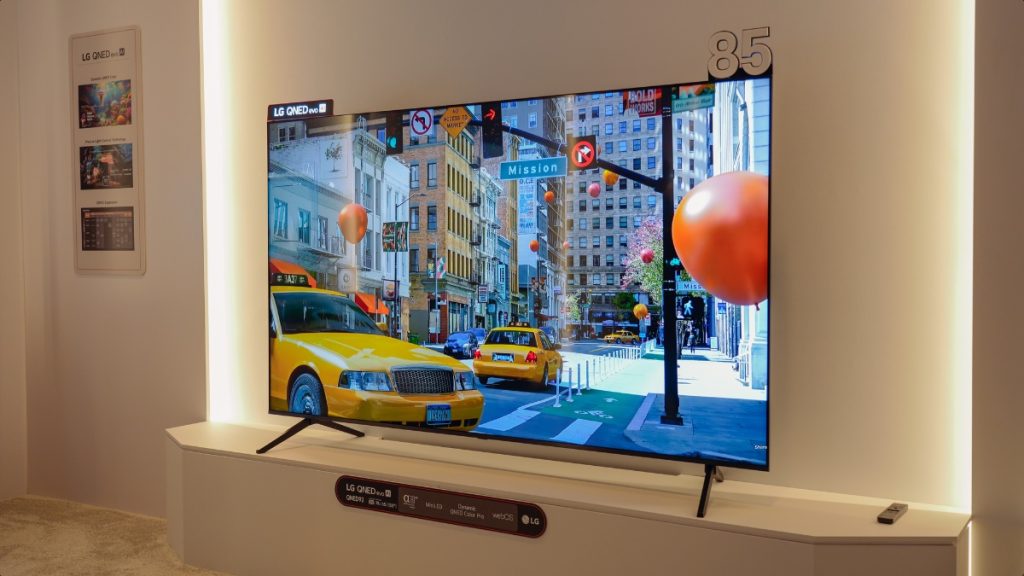 LG QNED92 TV at CES